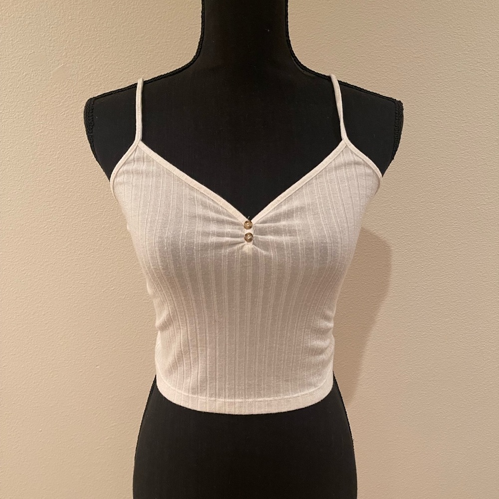 Forever 21 Women’s plain white cropped tank top.
